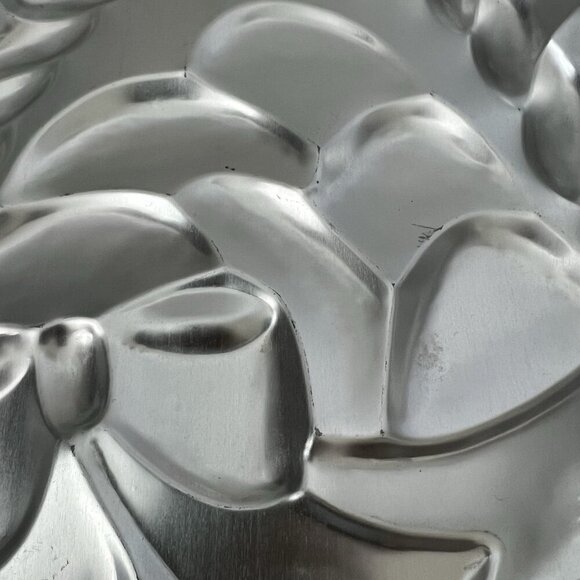 WILTON 1980 Easter Cake Pan Eggs In A Basket Cake Mold - Picture 7 of 9